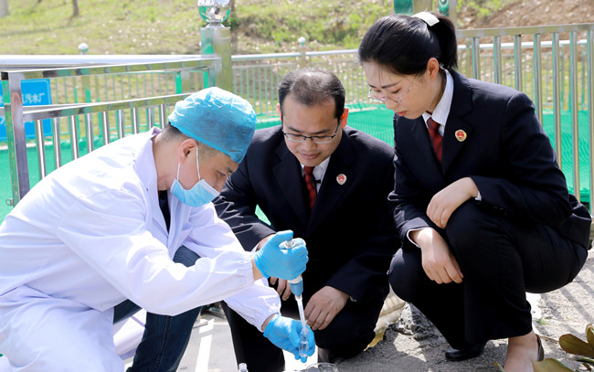 脚下沾泥 扎根一线——记安徽省宣城市检察院第五检察部主任高军